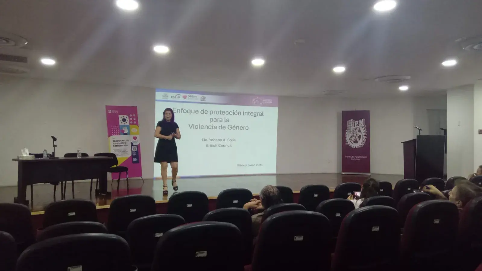 Participación como Ponente con el tema “Enfoque de protección integral para la Violencia de Género” en el 10mo Encuentro de Profesores de lenguas del IPN.