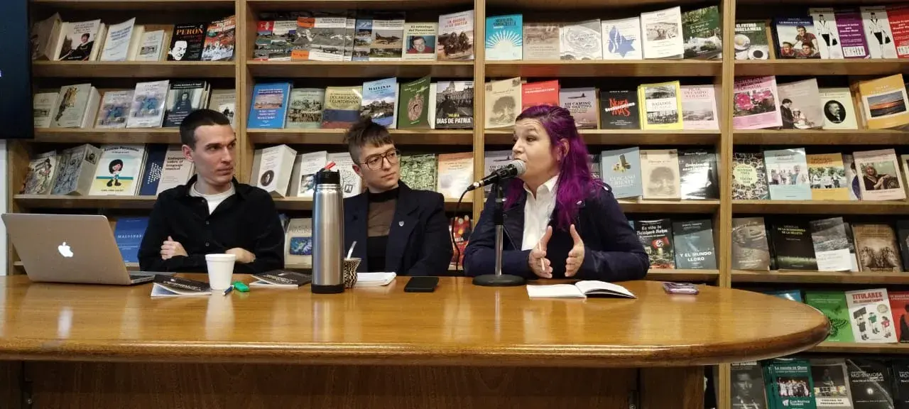 Análisis desde una perspectiva de género para el panel convocado para la presentación del libro “Cinco Crónicas para atravesar Oscuridades” de Maria Alejandra de Antoni.