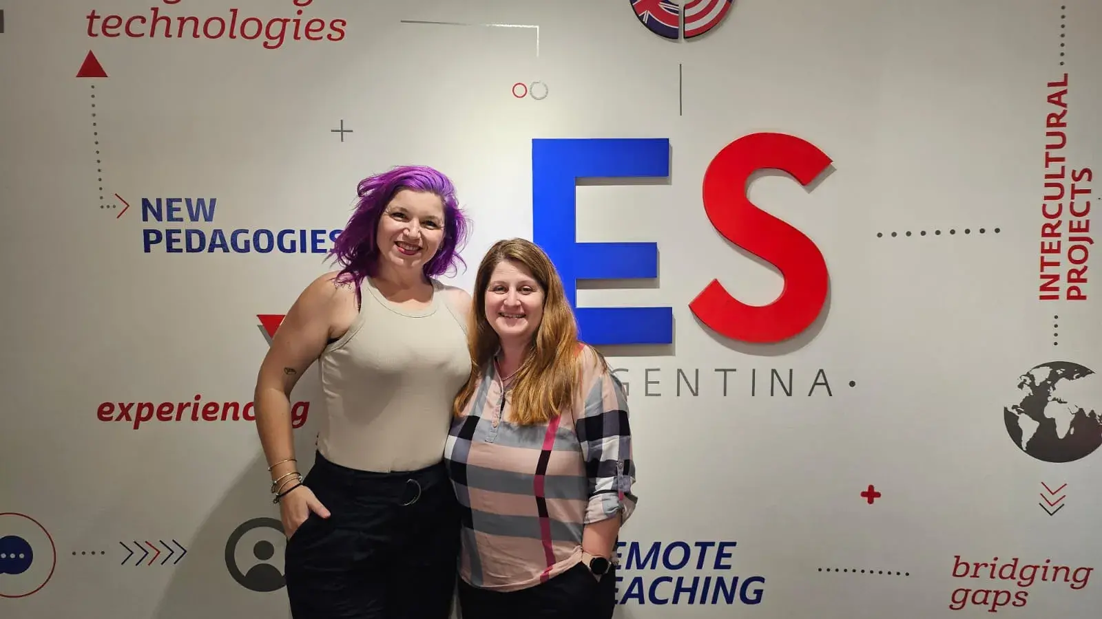 Visita a las instalaciones de English Services Córdoba y diálogo con María Paola Sviatschi sobre Safeguarding en el Metaverso.